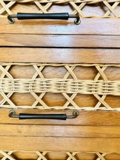Commode en bois et rotin