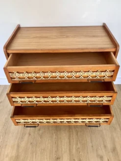 Commode en bois et rotin