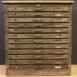 Commode en bois laqué de l'atelier de gravure sur bois du 20e siècle