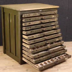 Commode en bois laqué de l'atelier de gravure sur bois du 20e siècle