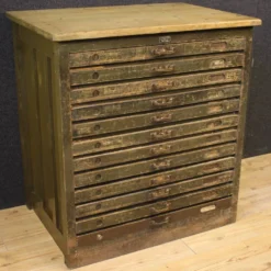 Commode en bois laqué de l'atelier de gravure sur bois du 20e siècle