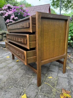 Commode en chêne teinté, style Henry Kjaernulf, 1960-70, design danois