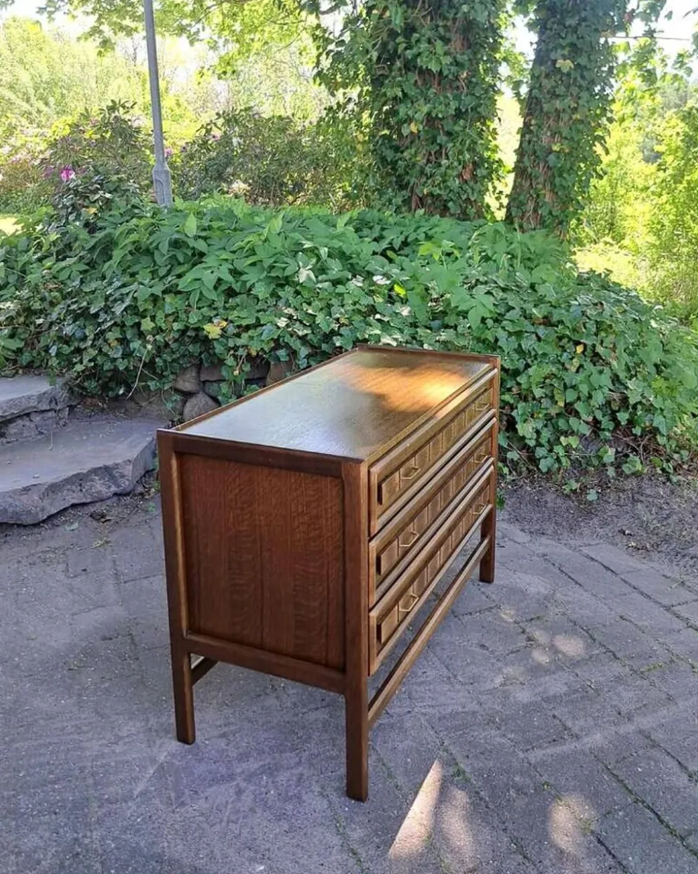 Commode en chêne teinté, style Henry Kjaernulf, 1960-70, design danois