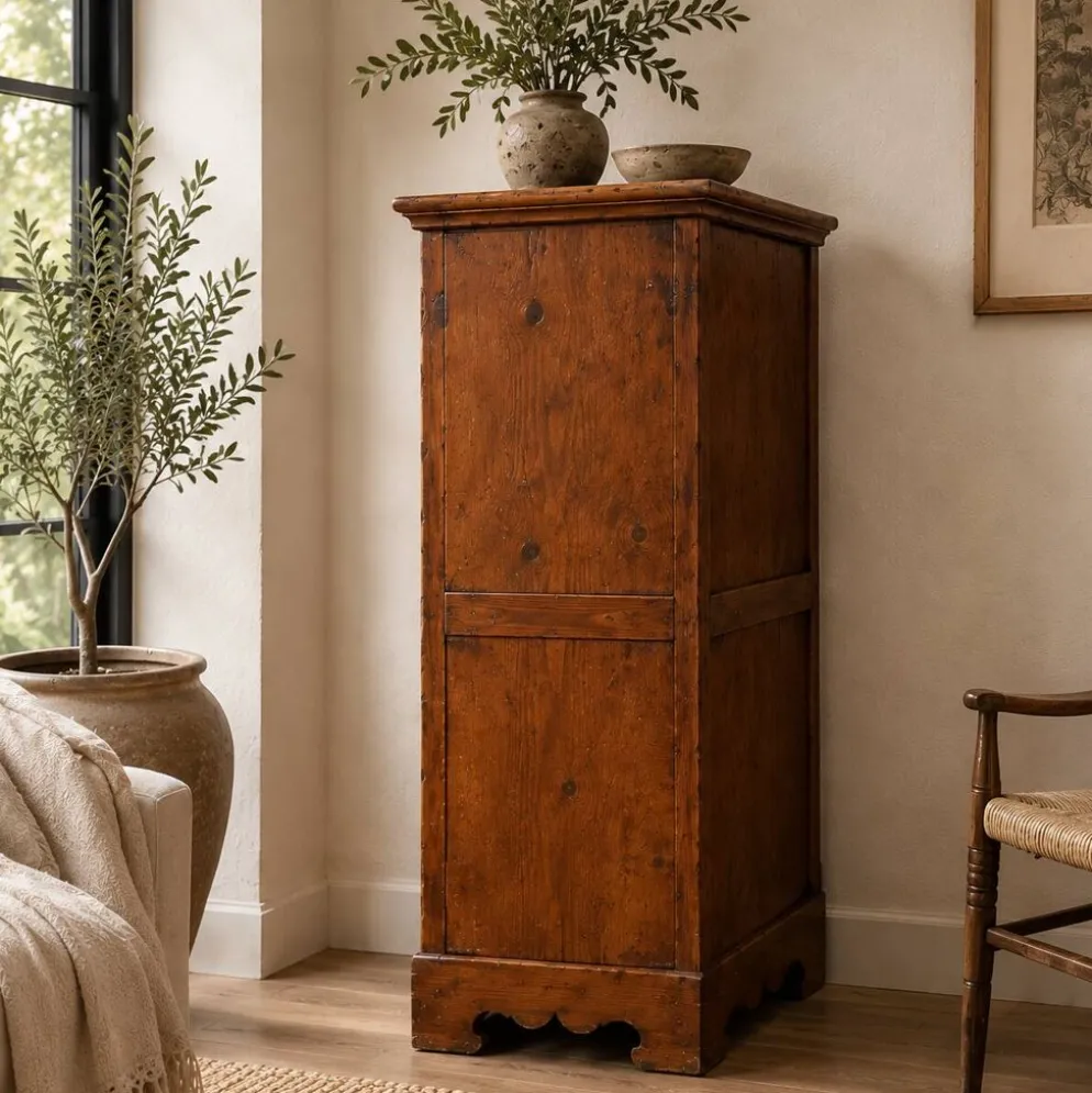 Commode en châtaignier italien haute avec quincaillerie en laiton, années 1980-1990
