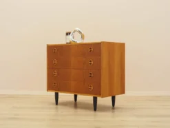 Commode en frêne des années 1970 avec des poignées distinctives, Danemark