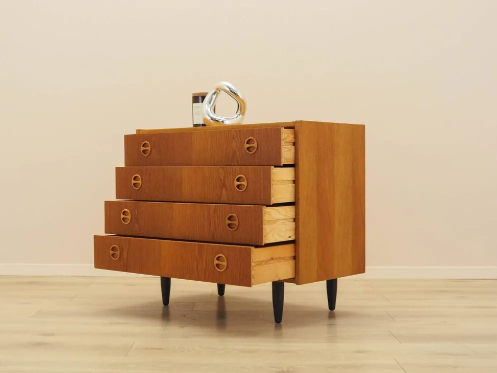 Commode en frêne des années 1970 avec des poignées distinctives, Danemark