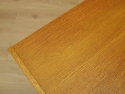 Commode en frêne des années 1970 avec des poignées distinctives, Danemark
