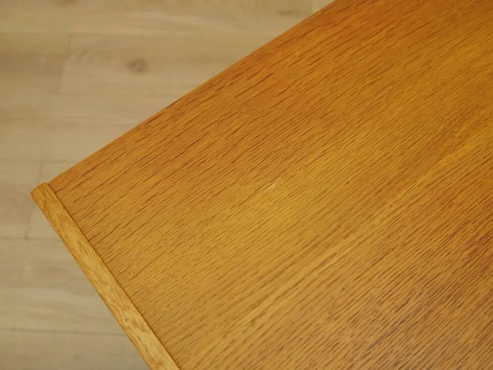 Commode en frêne des années 1970 avec des poignées distinctives, Danemark