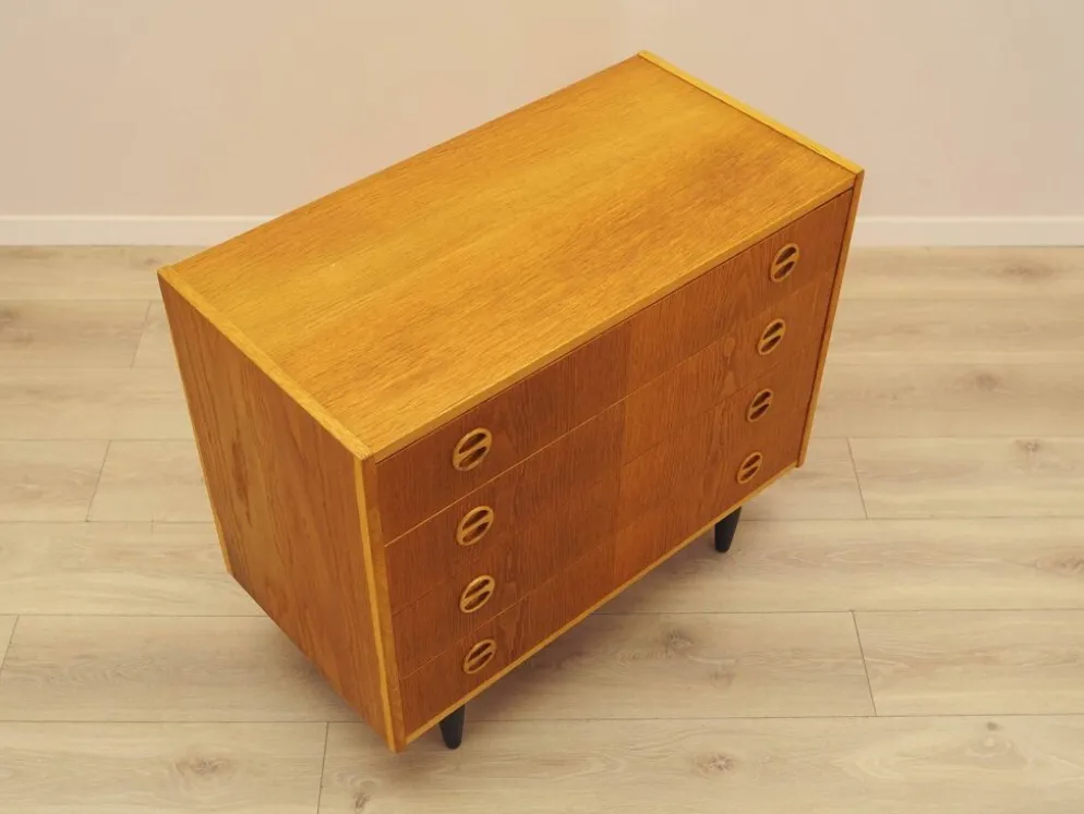 Commode en frêne des années 1970 avec des poignées distinctives, Danemark