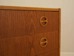 Commode en frêne des années 1970 avec des poignées distinctives, Danemark