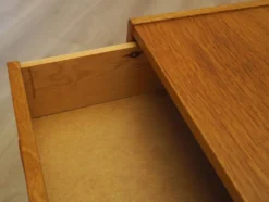 Commode en frêne des années 1970 avec des poignées distinctives, Danemark