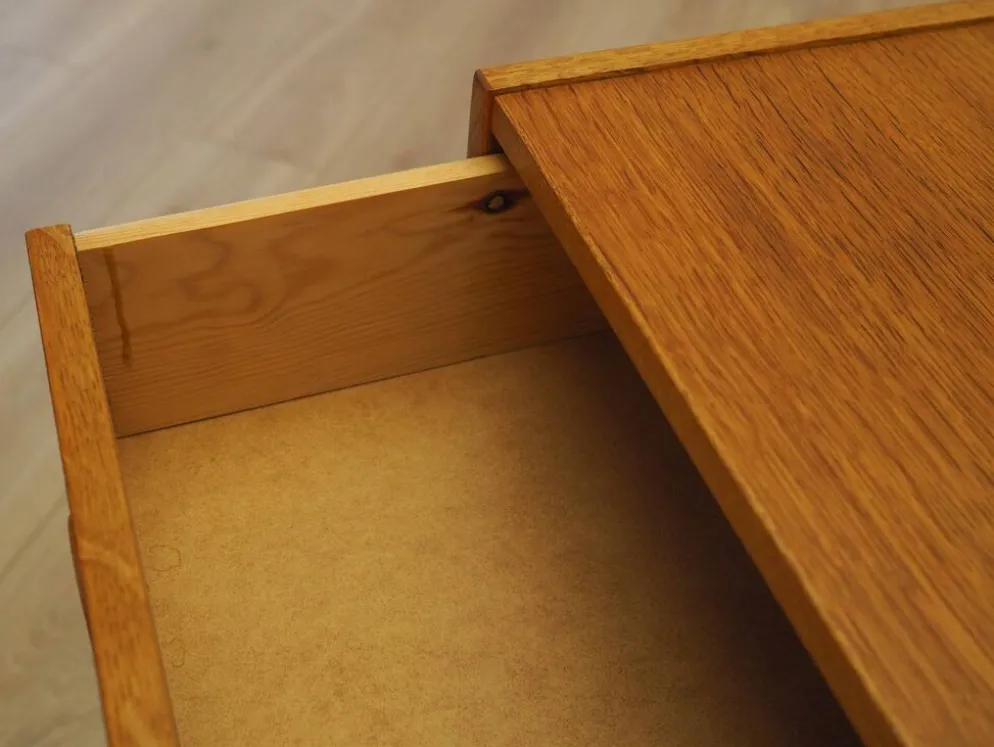 Commode en frêne des années 1970 avec des poignées distinctives, Danemark