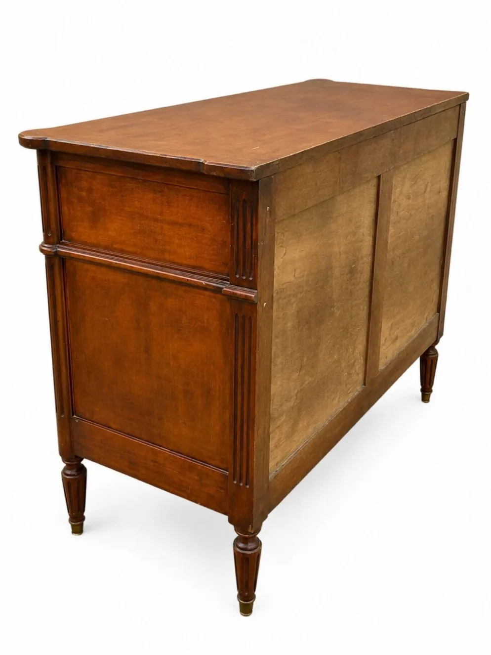 Commode en Noyer clair de style Louis XVI motifs cannelé trois tiroirs