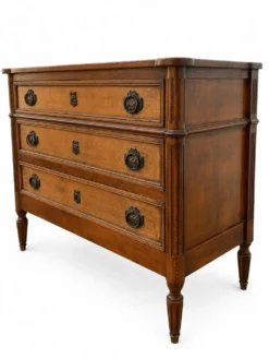 Commode en Noyer clair de style Louis XVI motifs cannelé trois tiroirs