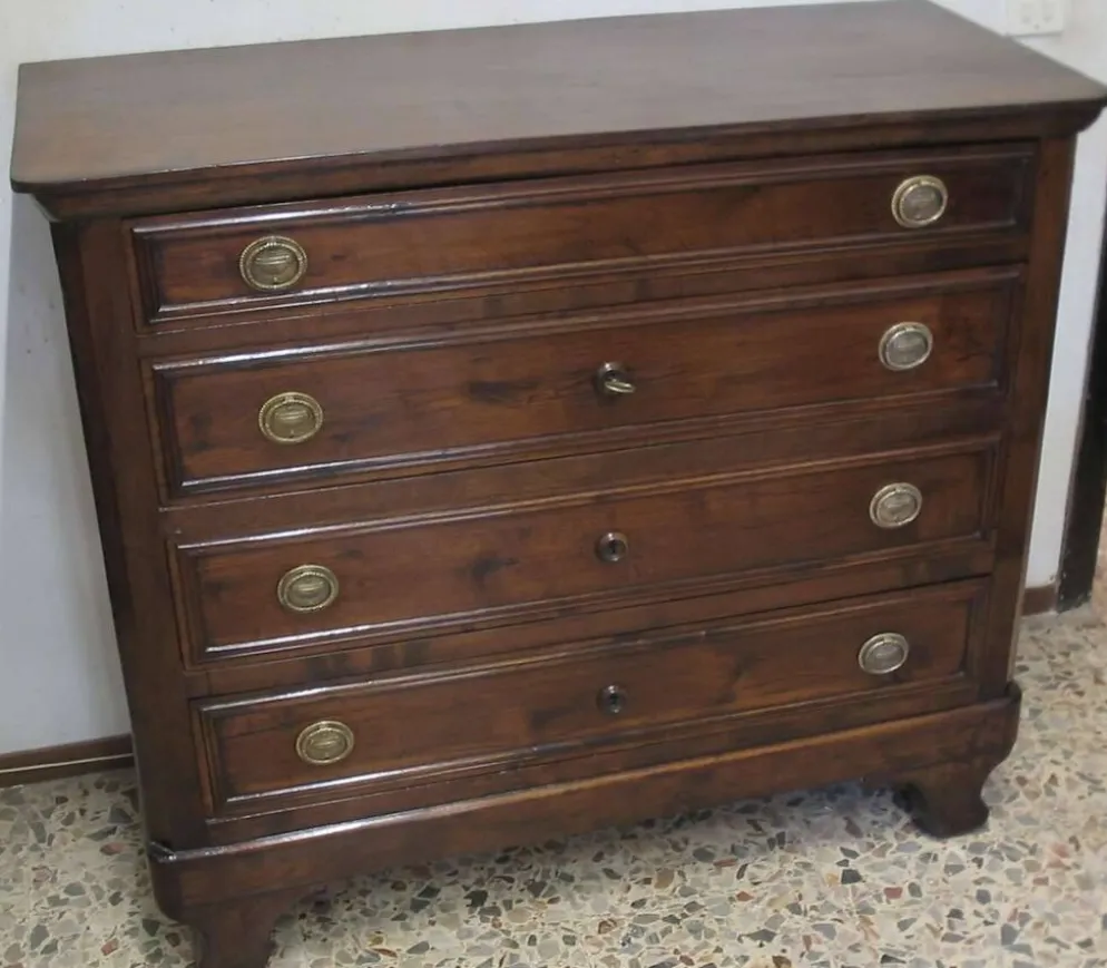 Commode en noyer massif Charles X