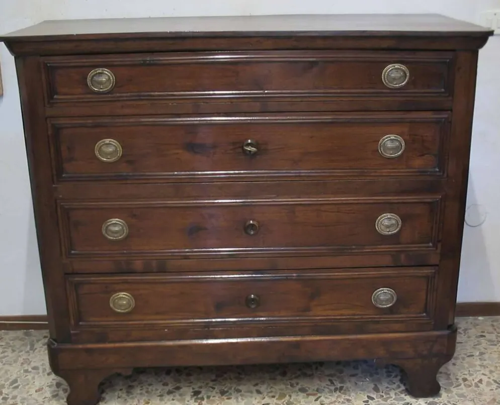 Commode en noyer massif Charles X