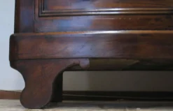 Commode en noyer massif Charles X