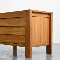Commode en orme massif, Maison Regain