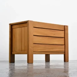 Commode en orme massif, Maison Regain