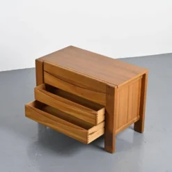 Commode en orme massif, Maison Regain