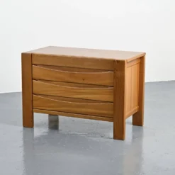 Commode en orme massif, Maison Regain