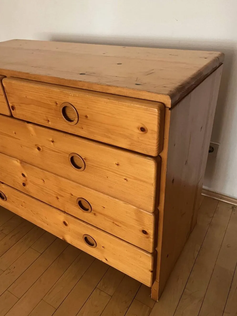 Commode en pin, Charlotte Perriand pour Les Arcs
