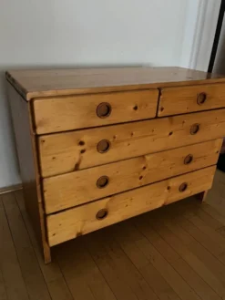 Commode en pin, Charlotte Perriand pour Les Arcs