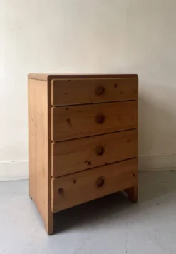 Commode en pin massif attribué à Charlotte Perriand, Les Arcs 1970