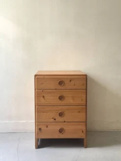 Commode en pin massif attribué à Charlotte Perriand, Les Arcs 1970