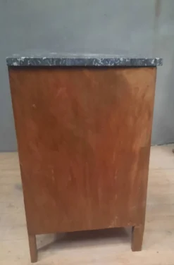 Commode en plaquage du dix-neuvieme siècle