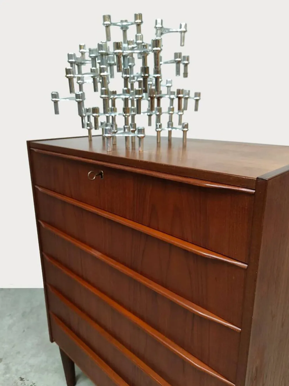 Commode en teck au design danois vintage