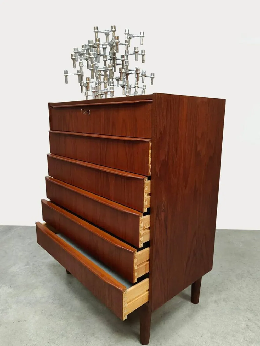 Commode en teck au design danois vintage