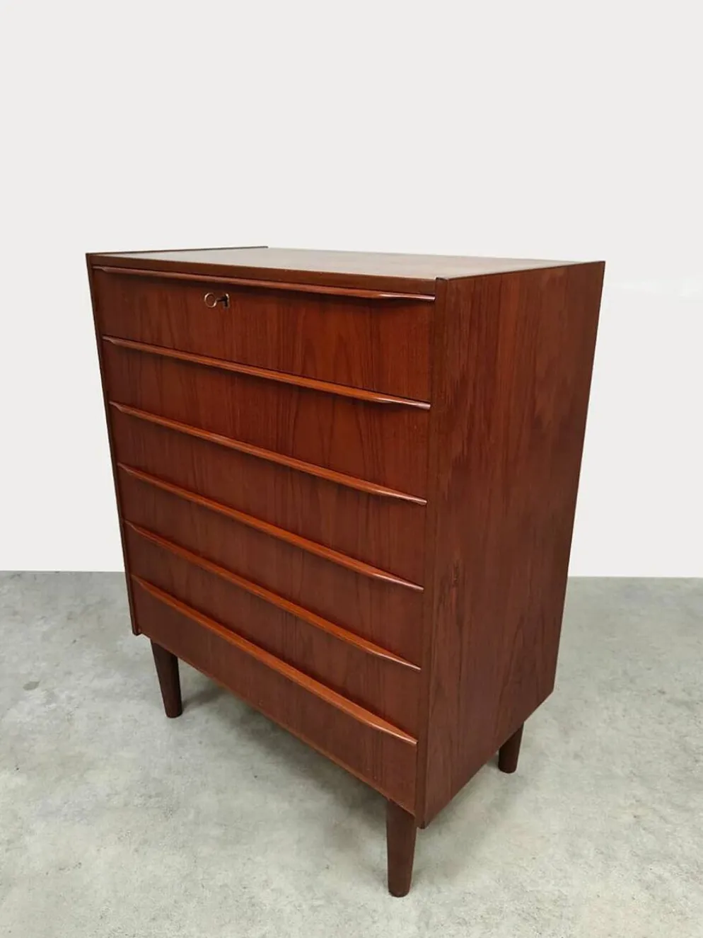 Commode en teck au design danois vintage