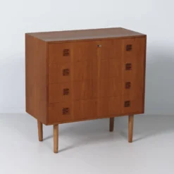 Commode en teck danois, années 1960 – 4 tiroirs, clé et poignées encastrées