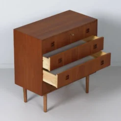 Commode en teck danois, années 1960 – 4 tiroirs, clé et poignées encastrées