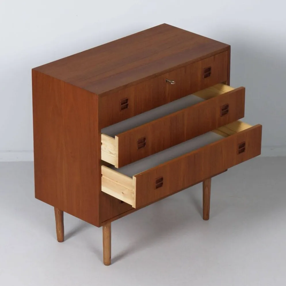 Commode en teck danois, années 1960 – 4 tiroirs, clé et poignées encastrées
