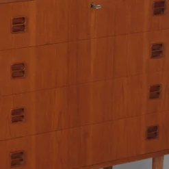 Commode en teck danois, années 1960 – 4 tiroirs, clé et poignées encastrées