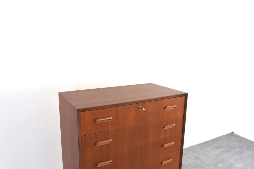 Commode en teck danois des années 1960.