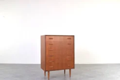 Commode en teck danois des années 1960.
