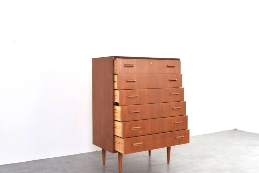 Commode en teck danois des années 1960.