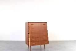 Commode en teck danois des années 1960.