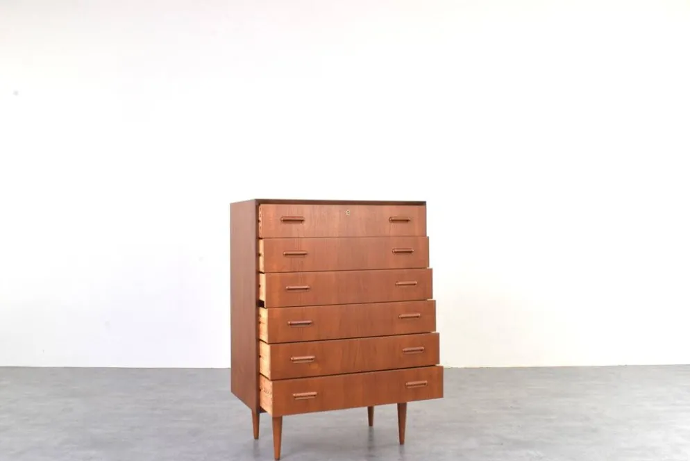 Commode en teck danois des années 1960.