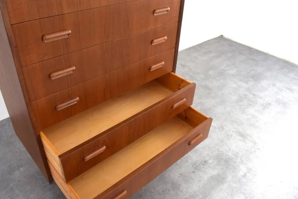 Commode en teck danois des années 1960.