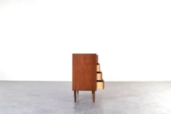 Commode en teck danois des années 1960.