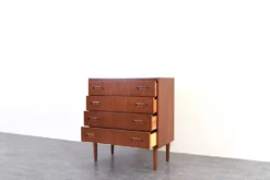 Commode en teck danois des années 1960.