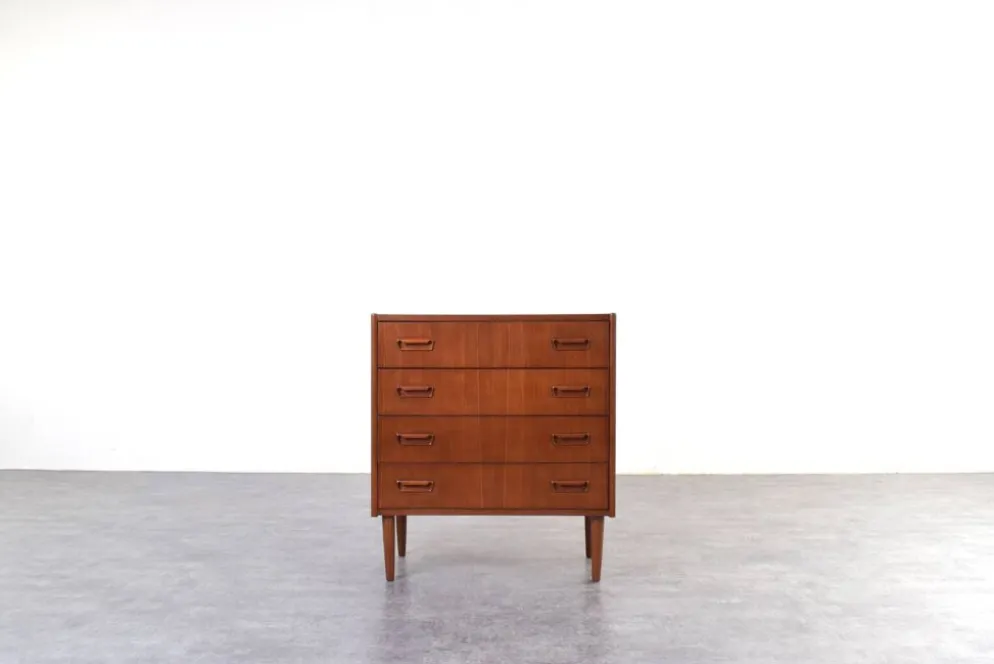 Commode en teck danois des années 1960.