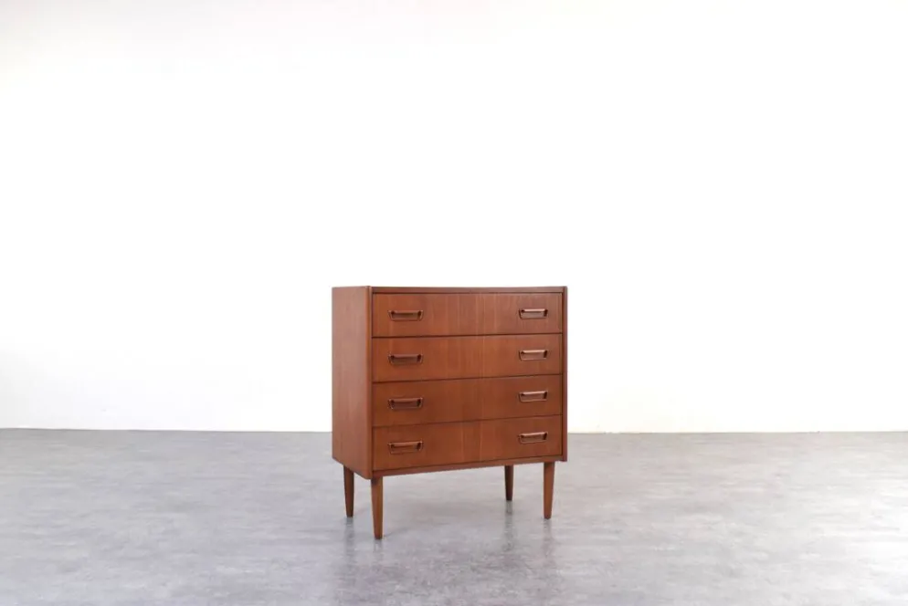 Commode en teck danois des années 1960.