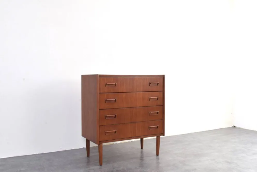 Commode en teck danois des années 1960.