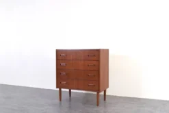 Commode en teck danois des années 1960.