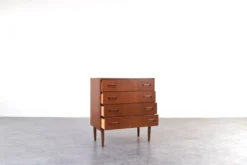 Commode en teck danois des années 1960.